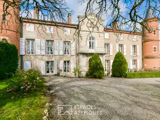 Grand 17th-Century Home in Natural Setting