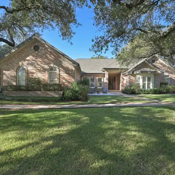 BEAUTIFULLY REMODELED HOME DESIGNED FOR RELAXATION