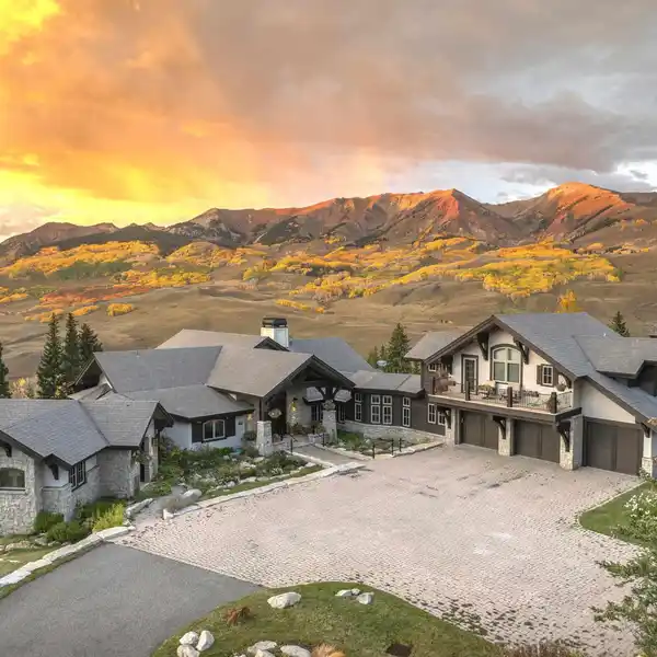 BEAUTIFULLY CRAFTED MOUNTAIN HOME IN THE PROSPECT NEIGHBORHOOD