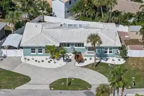 Beautifully Updated Residence in Exclusive Carlouel