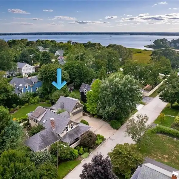 EXTENSIVELY RENOVATED 1930S COTTAGE