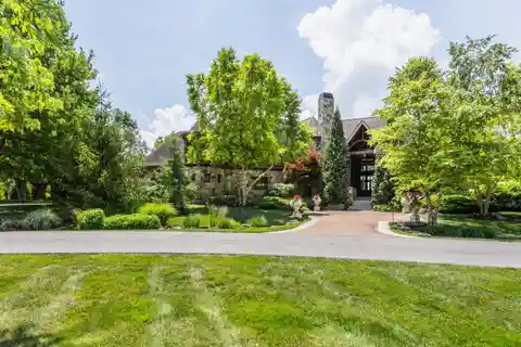 One-Of-A-Kind Rustic Retreat in Lost Run Farm