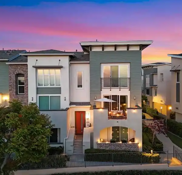 DESIGNER TOWNHOME STEPS FROM BRESSI SQUARE