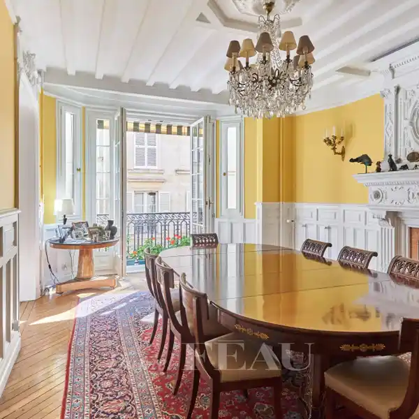 ELEGANT SEVEN-ROOM PARIS APARTMENT