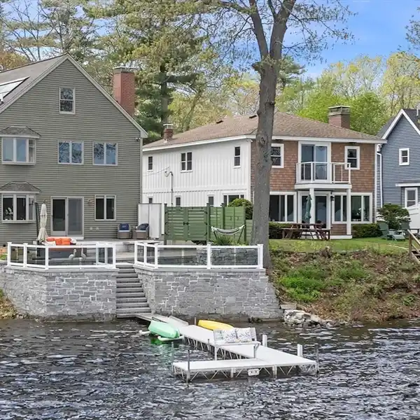 PERFECT LAKEFRONT COTTAGE