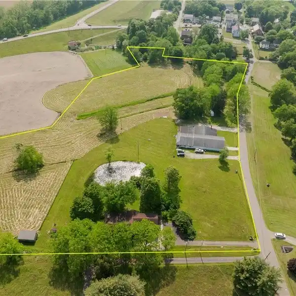 EXCEPTIONAL NINE-ACRE COUNTRY ESTATE