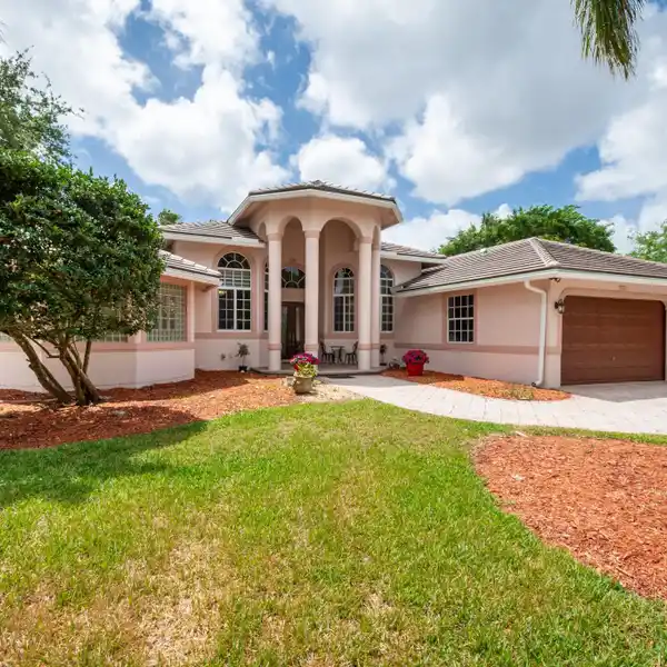 GORGEOUS POOL HOME ON A PRIVATE CUL-DE-SAC