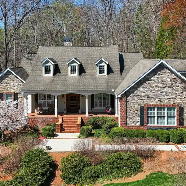 ELEGANT HOME IN SOUGHT-AFTER LAKEFRONT COMMUNITY