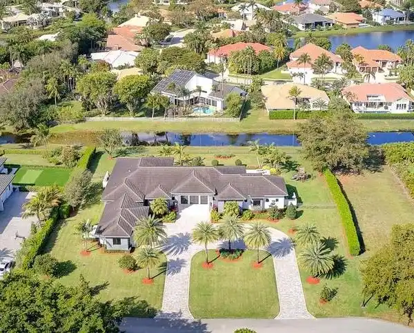 EXCEPTIONAL CONTEMPORARY HOME ON A SPRAWLING ACRE