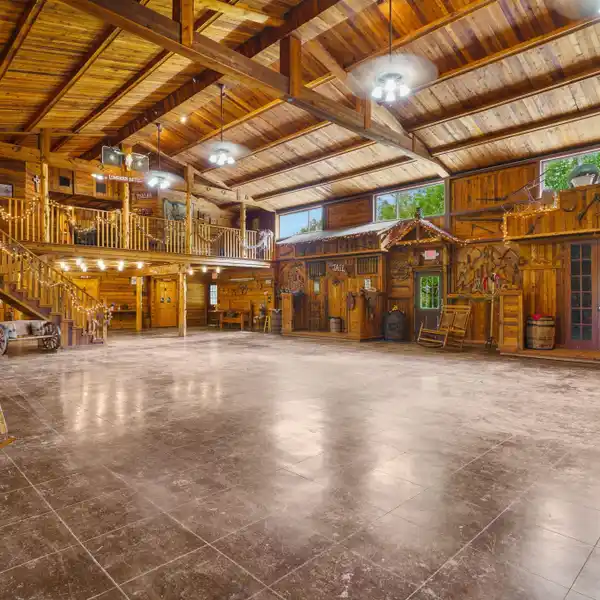 THE LONGHORN HILL RANCH VENUE