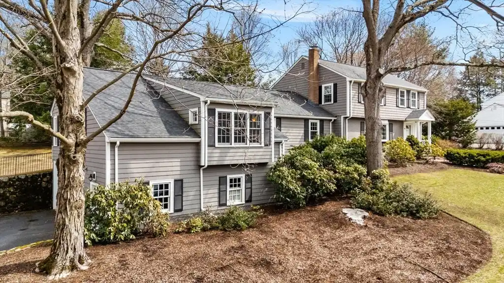 Pristine Colonial in a Desirable Neighborhood
