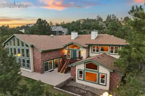 Luxury and Comfort on a Private Cul-De-Sac