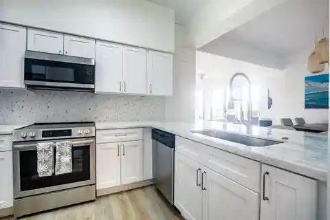 Outstanding Ocean and Sunset Views in Renovated Unit