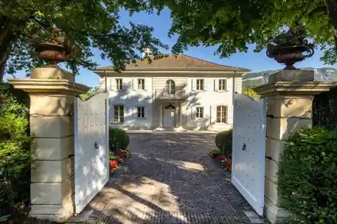 Exceptional Property in Conches