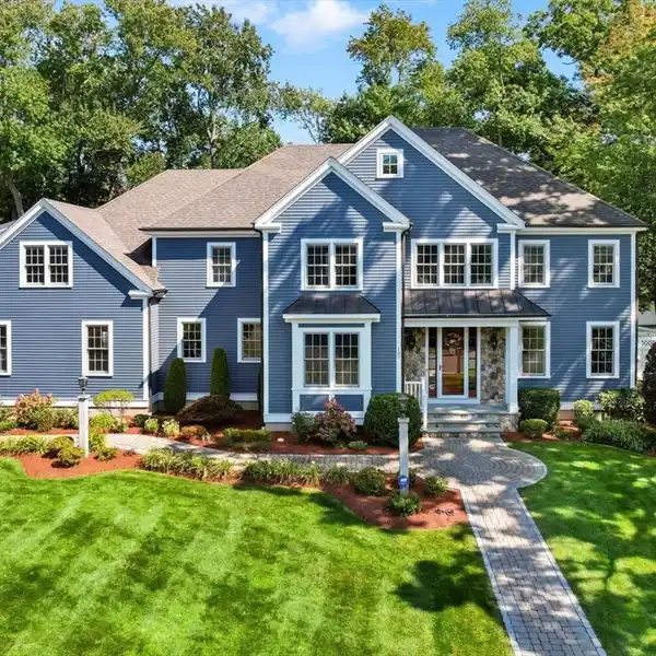 IMPECCABLY MAINTAINED GRAND COLONIAL