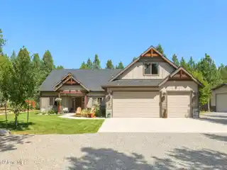 Lovely Single-Level Home in Exclusive Lone Mountain Estates