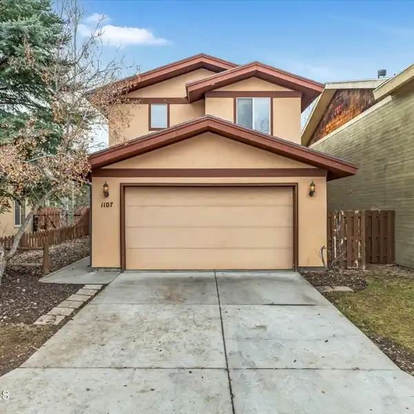 INVITING HOME IN BLACKHAWK STATION