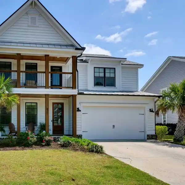 SPACIOUS HOME IN CHARMING LANDFALL