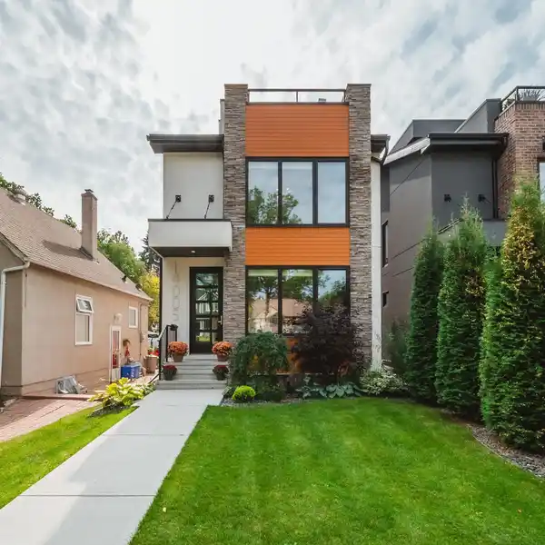 MODERN GLENORA HOME WITH STRIKING GLASS ACCENTS