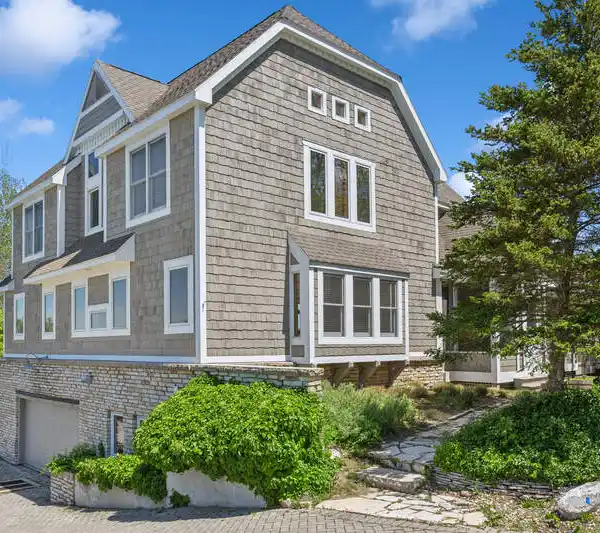 HARBOR HOUSE