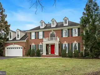 Spacious Updated Colonial in Desirable Manors at Mount Vernon