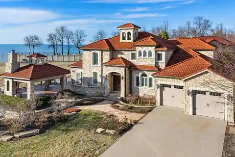 Elegance and Tranquility Overlooking the Lake