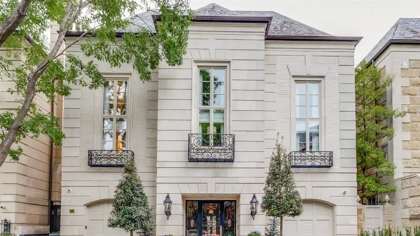 Magnificent French Residence in Gated Place Des Vosges