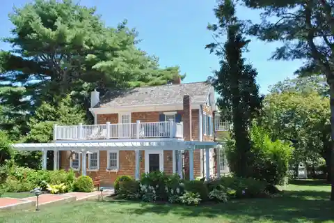 Beautifully Renovated Southampton Farmhouse for Rent