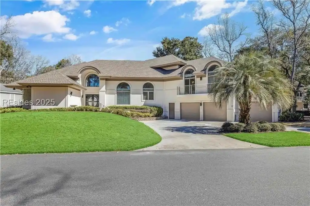 Exceptional Home on the 11-mile Lagoon in Prestigious Leamington