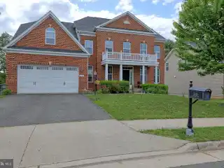 Spacious Elegance in Eagle’s Pointe
