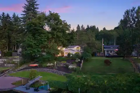 Serene Waterfront Living on the Sammamish River