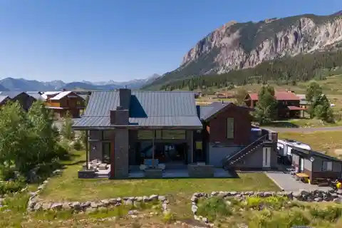 Exquisite Modern Mountain Home