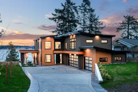 Sophisticated Waterfront Home with Panoramic Ocean Views