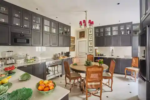 Beautifully Renovated First-Floor Apartment