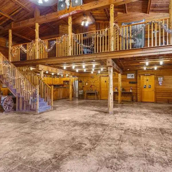 SPRAWLING 63-ACRE RANCH