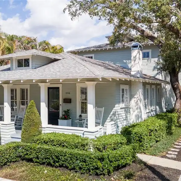 RENOVATED 1912 HYDE PARK BUNGALOW