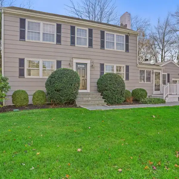 INVITING HOME IN A DESIRABLE NEIGHBORHOOD