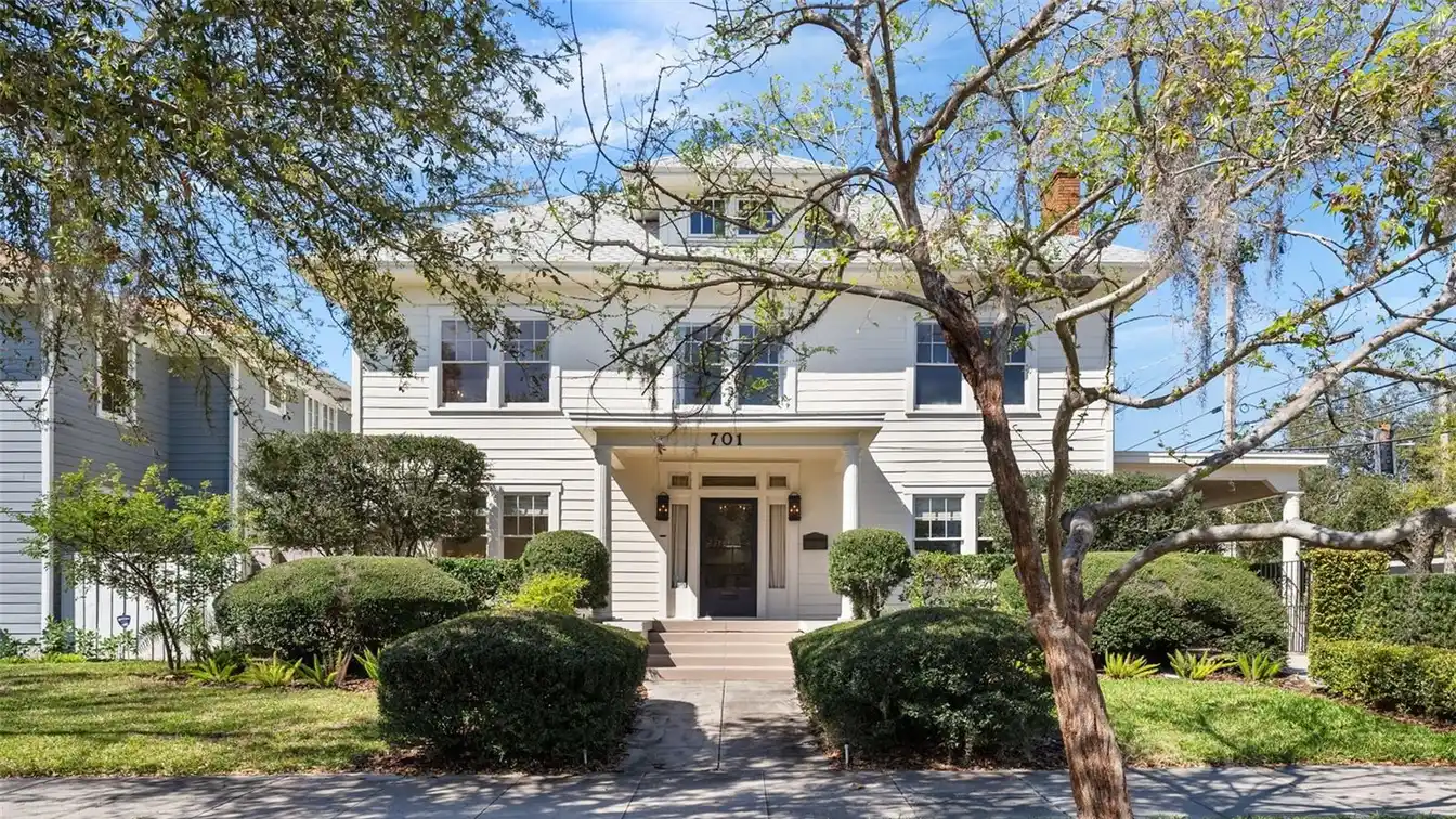 Elegant Historic House in Old Hyde Park’s Golden Triangle