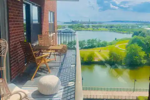 Sun-Filled Luxury Home at Clermont Cove