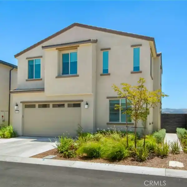BEAUTIFULLY UPGRADED HOME IN EVOLVE AT RIENDA
