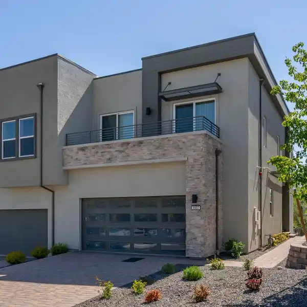 CAPTIVATING TOWNHOUSE IN THE HEART OF RENO