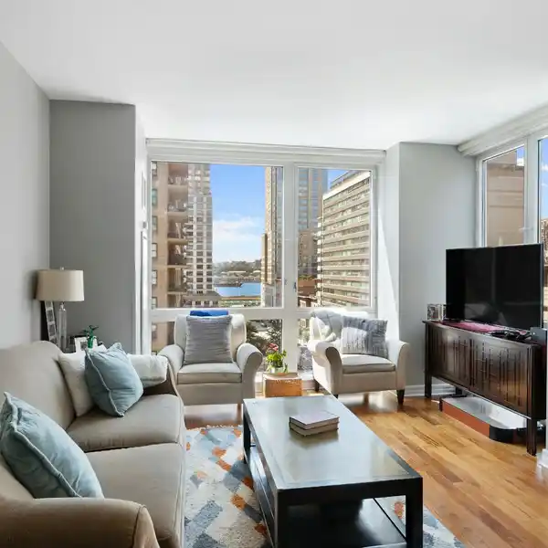 BRIGHT CORNER UNIT WITH RIVER VIEWS