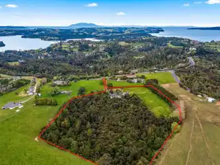 Dual Dwellings on Peaceful Private Acreage