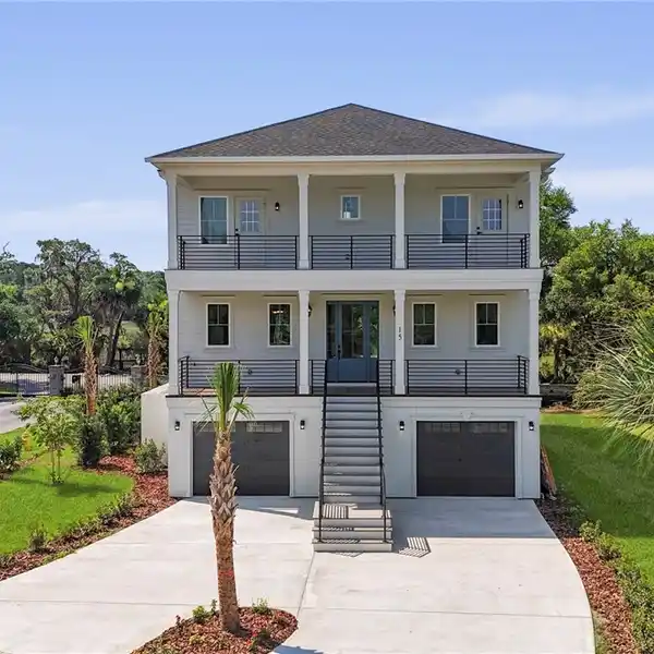COASTAL LUXURY AND PRIVACY