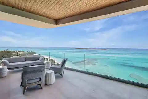 Luxury Living at Aqualina