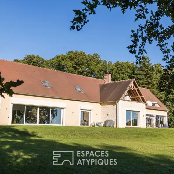 PRIVATE CONTEMPORARY RESIDENCE WITH EXCEPTIONAL NATURAL VIEWS