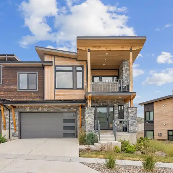 INCREDIBLE TOWNHOME AT SAGE HEN