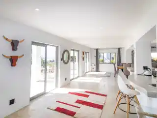 Spacious Seaside Haven with Breathtaking Vistas