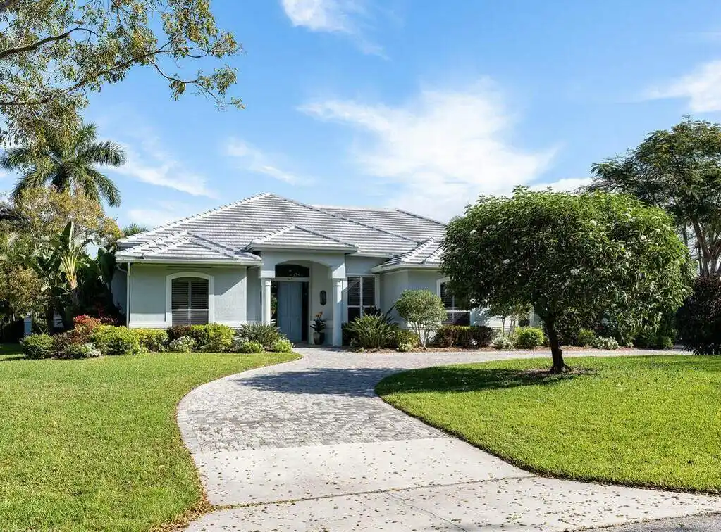 Bright and Spacious Open Home on an Estate-sized Lot