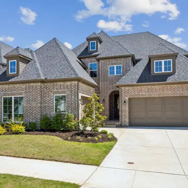GRAND ENTERTAINER’S DREAM WITH GOURMET KITCHEN